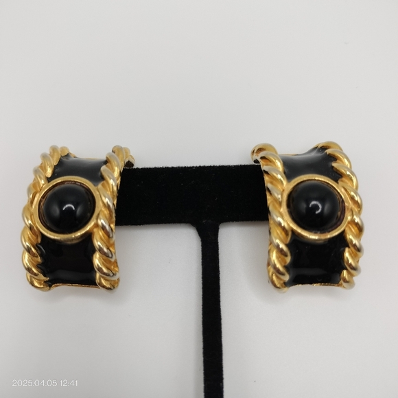 Women's Swirl Gold Tone and Black Enamel Clip On Earrings Luxury Formal Classic - Picture 2 of 11